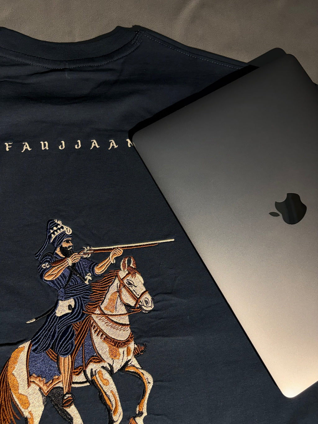 Akaali Embroidery T-Shirt (Navy)