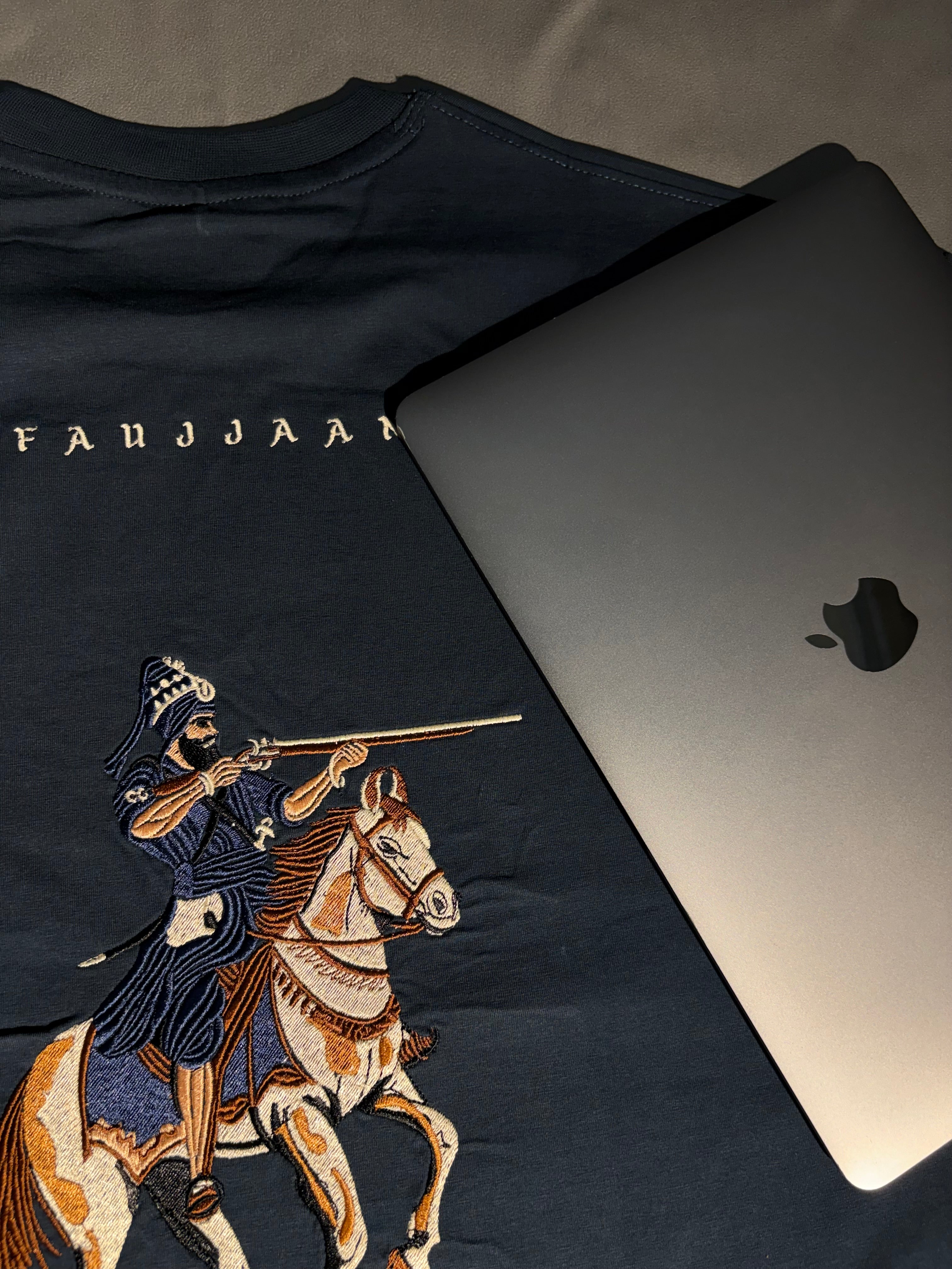 Akaali Embroidery T-Shirt (Navy)